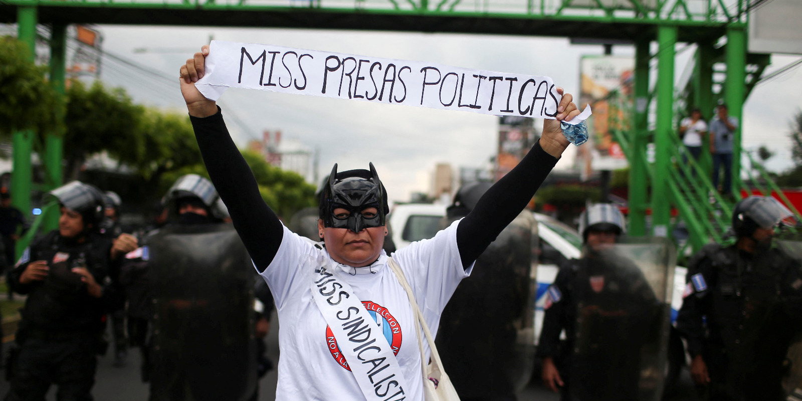 Perhelatan Miss Universe di El Salvador Diwarnai Aksi Protes Ratusan Warga