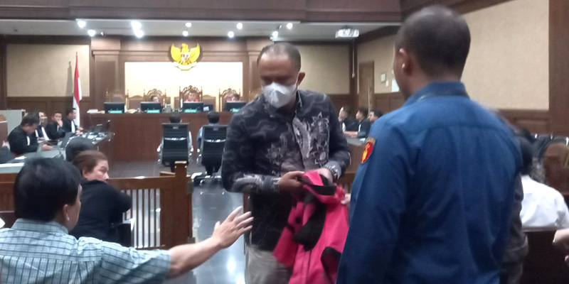 Lebih Berat dari Tuntutan JPU, Terdakwa Korupsi BTS Irwan Hermawan Divonis 12 Tahun Penjara