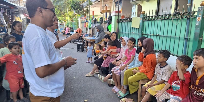 Bagikan Susu ke Anak-anak, Ampera Targetkan Suara Maksimal untuk Prabowo-Gibran