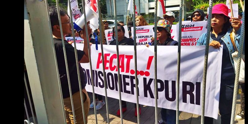 Kantor DKPP Diserbu Massa, Orator APK: Rekayasa UU Pemilu Secepat Memasak Mie Instan