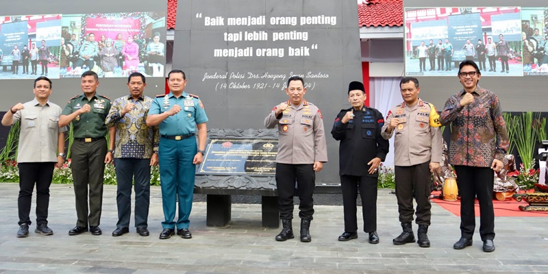 Bersama Panglima TNI dan Kapolri, Habib Luthfi Hadiri Peresmian Monumen Jenderal Hoegeng
