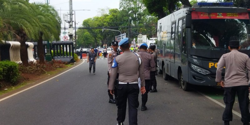 Polda Metro Turunkan 1.318 Personel Gabungan di Sekitar KPU