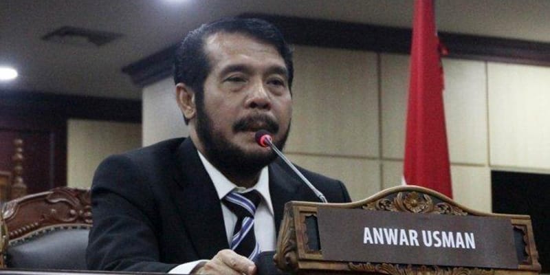 Menuntut Mundur Hakim MK Anwar Usman