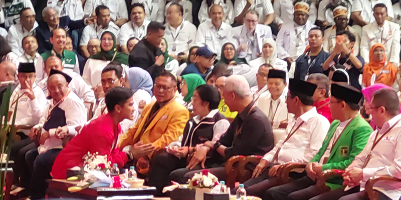 Gibran dan Kaesang Ingin Cium Tangan Megawati di Gedung KPU RI