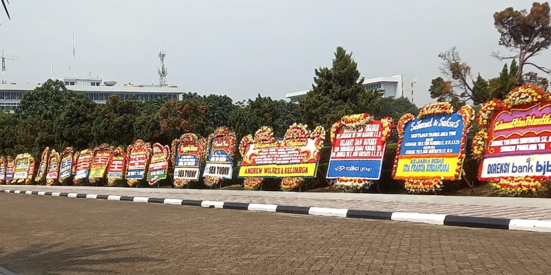 Karangan Bunga Hiasi Sertijab Panglima TNI di Plaza Mabes TNI