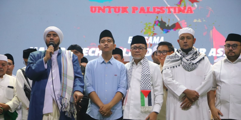 Hadiri Semarang Bersalawat Bareng Gibran, Zulhas Ajak Doakan Palestina dan Pemilu Damai