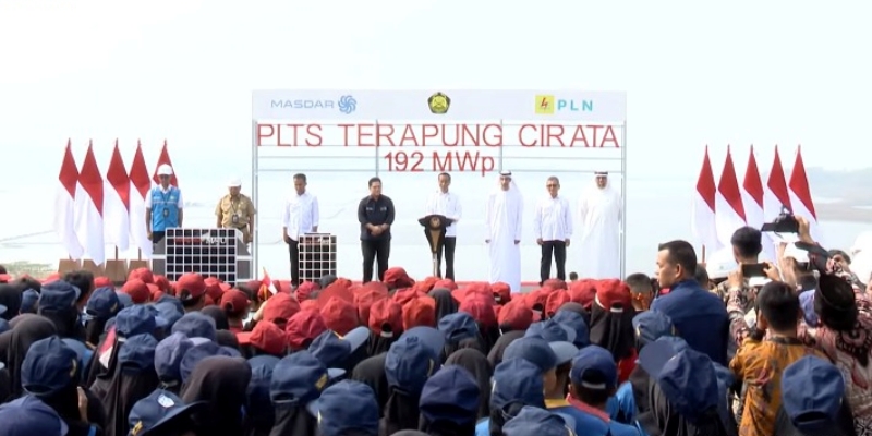 Jokowi Resmikan PLTS Terapung Terbesar di ASEAN
