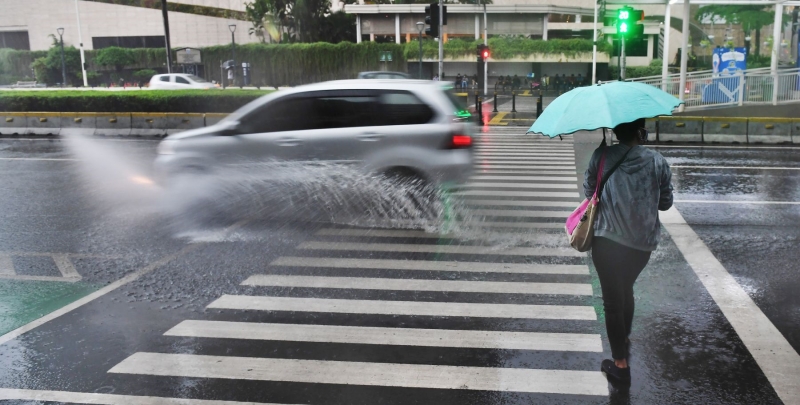 Waspada Hujan Disertai Petir Melanda Dua Wilayah DKI Jakarta