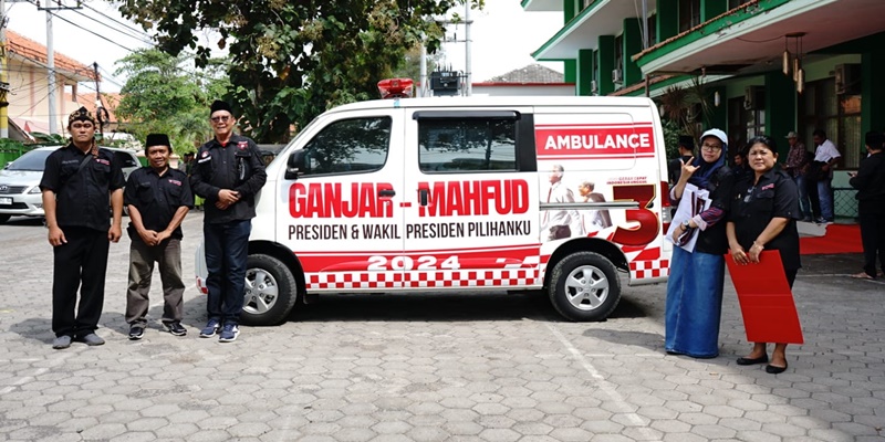 Bantu Santri dan Masyarakat, Sahabat Ganjar Sumbang Ambulans ke Ponpes Nurul Jadid