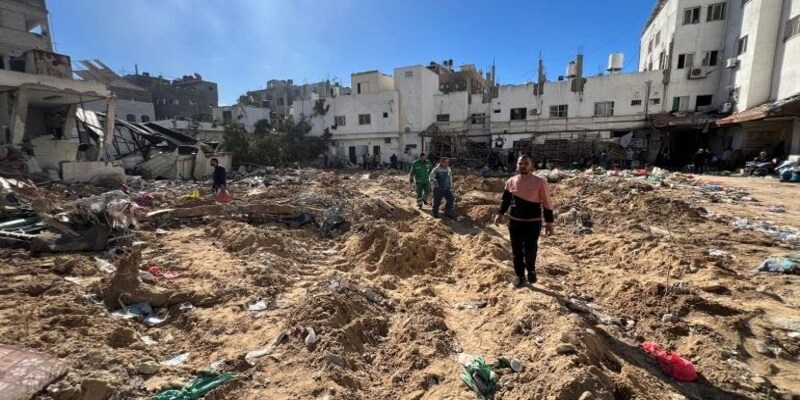 Pasukan Israel Lindas dan Kubur Hidup-hidup Puluhan Warga Gaza di RS Kamal Adwan