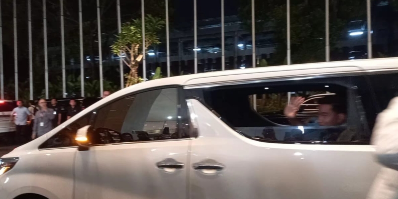 Gibran Tunggangi Mobil Prabowo