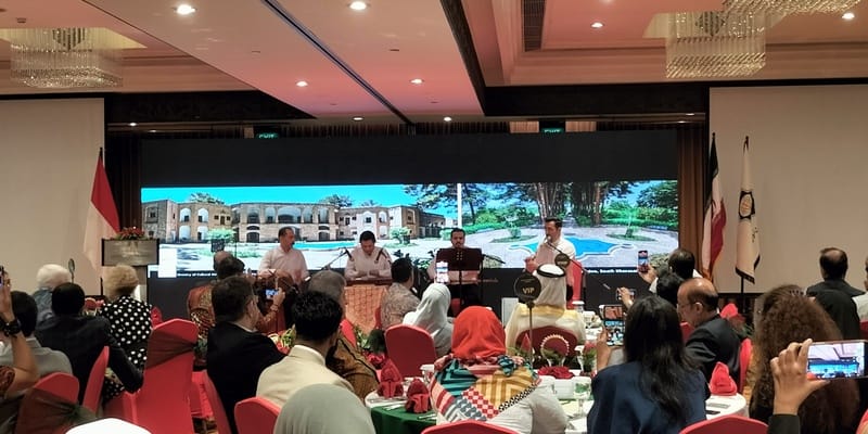 Para tamu undangan menyaksikkan penampilan musik yang dipersembahkan oleh grup musik Iran Farhan di  Sumba Ballroom, Hotel Borobudur, Jakarta pada Kamis, 21 Desember 2023/RMOL