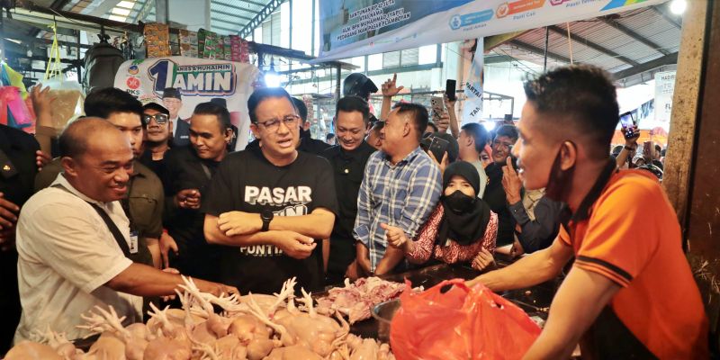 Anies Belanja "Masalah" di Pasar Flamboyan Kalbar