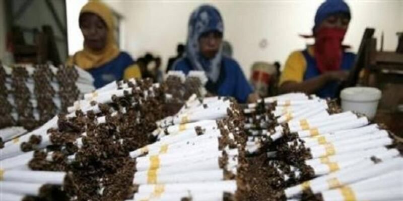 Peran dan Tantangan Industri Sigaret Kretek Tangan (SKT) dalam Perekonomian Indonesia
