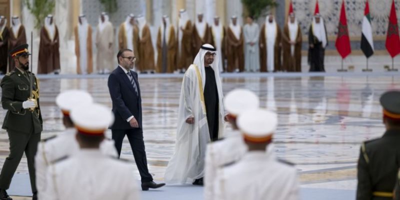 Tiba di UEA, Raja Mohammed VI Disambut Syeikh Mohammed bin Zayed Al Nahyan