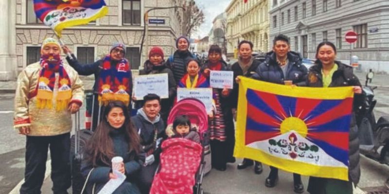 Diaspora Tibet Gelar Aksi Unjuk Rasa di Depan Kantor Kedubes China