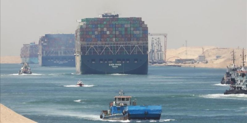 Takut Diserang Houthi, Banyak Kapal Hindari Terusan Suez