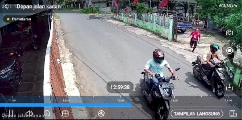 Terekam CCTV, Kawanan Begal Rampas Motor Remaja di Palembang