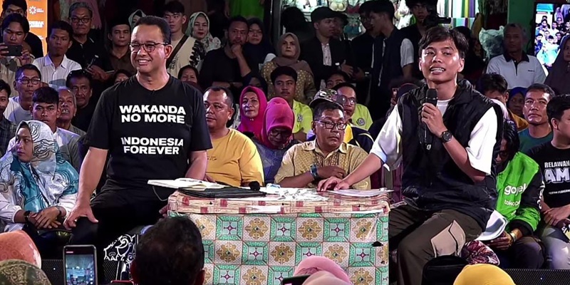 Ketemu Warga Pekanbaru, Anies Pamer Kaos <i>Wakanda No More, Indonesia Forever</i>