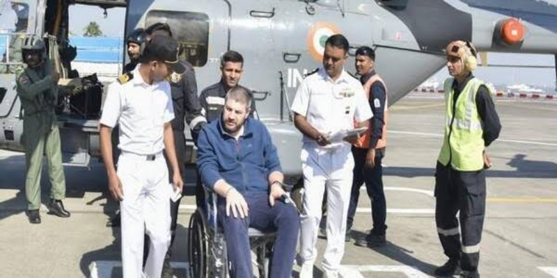 Angkatan Laut India Berhasil Selamatkan Seorang Warga Sakit di Kapal Dagang Perancis