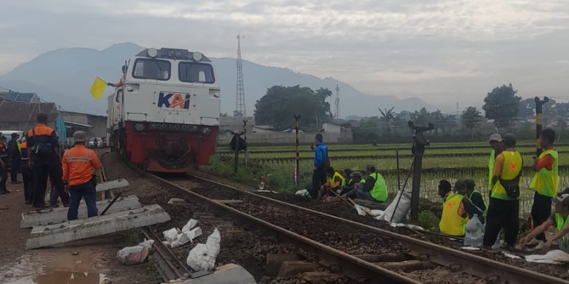 Evakuasi Rampung, Jalur KA Haurpugur–Cicalengka Sudah Bisa Dilewati