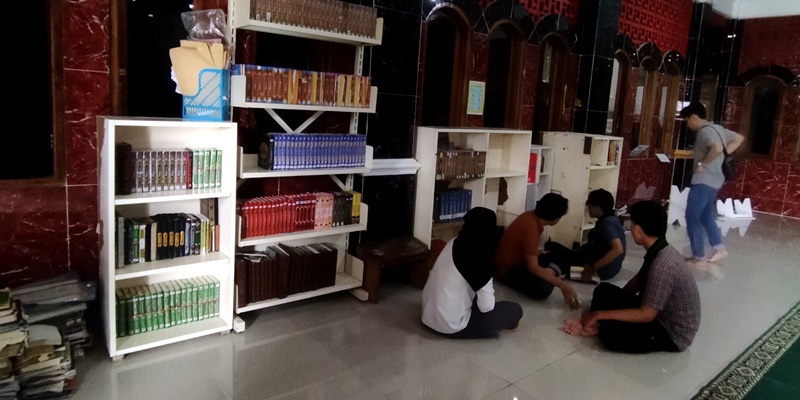 Tingkatkan Literasi Santri, Insan Cita Mengabdi Bikin Pojok Baca di Bogor