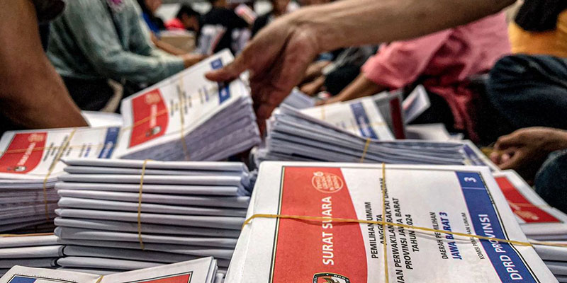 Ratusan Surat Suara Caleg DPR RI di Purwakarta Rusak