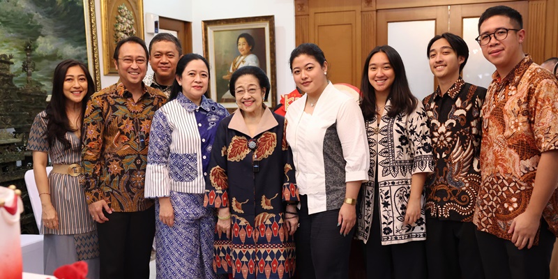 Megawati Nyanyi Lagu "Cinta Hampa" dan "My Way" di Perayaan Ultah ke-77