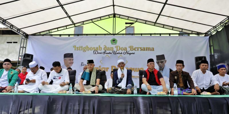 Pimpinan Ponpes Roudlotussolihin Doakan Ganjar-Mahfud Lancar Hajat Pilpres 2024