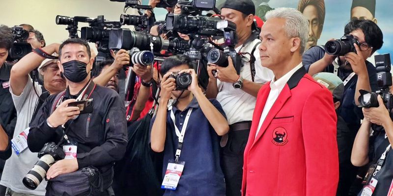 Kenakan Jas Merah, Ganjar Hadir di HUT ke-51 PDIP