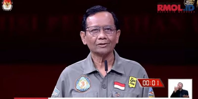 Serang Presiden Jokowi saat Debat, Tak Fair Mahfud MD Bertahan di Kabinet
