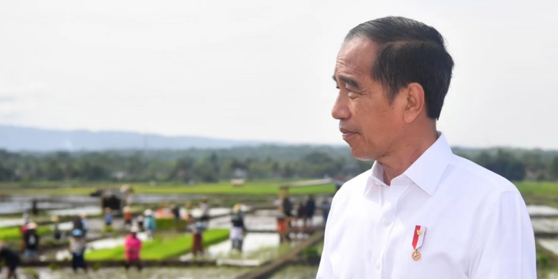 Jokowi Menepuk Air di Dulang Terpercik Muka Sendiri