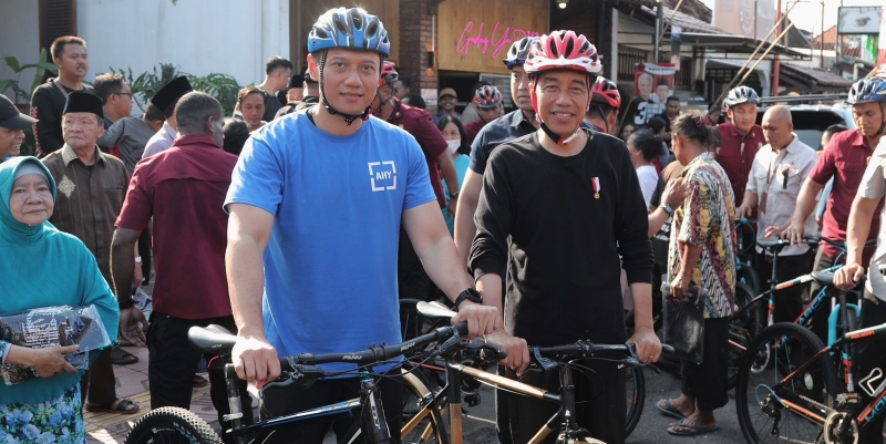 Akrab, AHY Sepedaan Bareng Jokowi di Yogyakarta
