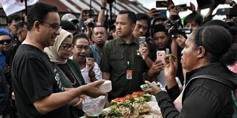 Anies Tak Baper Diteriaki Nama Prabowo saat Kampanye di Sorong: Inilah Demokrasi