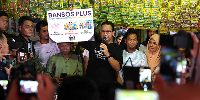 Bukan Dihapus, Anies Justru <i>Upgrade</i> Bansos Jokowi