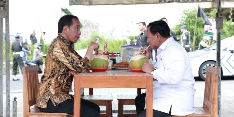 Makan Bakso di Magelang, Jokowi Tegaskan Dirinya Bersama Prabowo