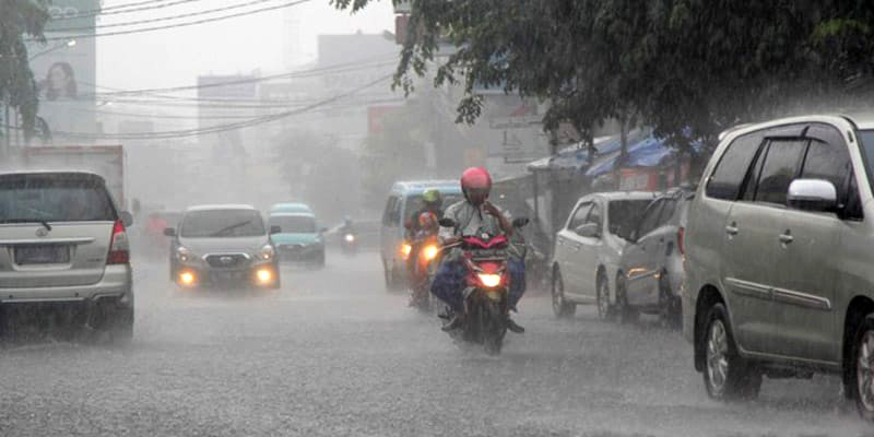 Hujan Deras, 3 Ruas Jalan di Jakarta Tergenang hingga 40 Cm