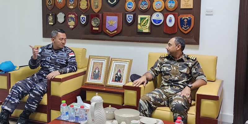 Perkuat Diplomasi, Komandan KRI Diponegoro-365 Sowan ke Petinggi AL Oman