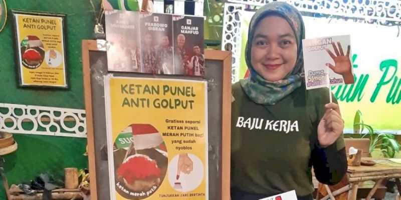 Semarak Pemilu, Warga Surabaya Dapat Ketan Anti Golput Usai Nyoblos