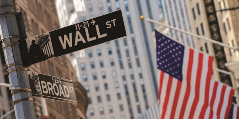 Wall Street Melemah, Anjlok Setelah Data Inflasi Produsen yang Panas
