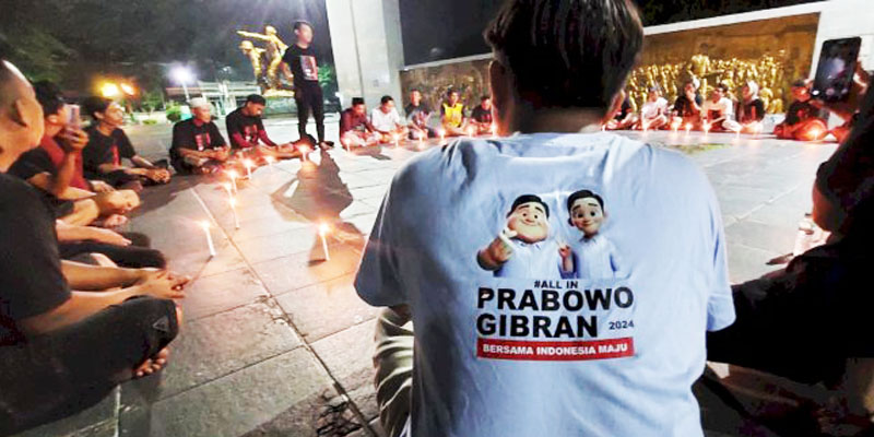 Unggul di Quick Count, Relawan Bolone Mase Tegal Raya Sujud Syukur