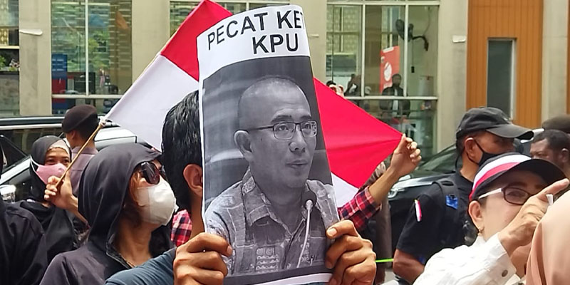 Aksi di Thamrin: Bawaslu Mandul, Ketua KPU Harus Dipecat