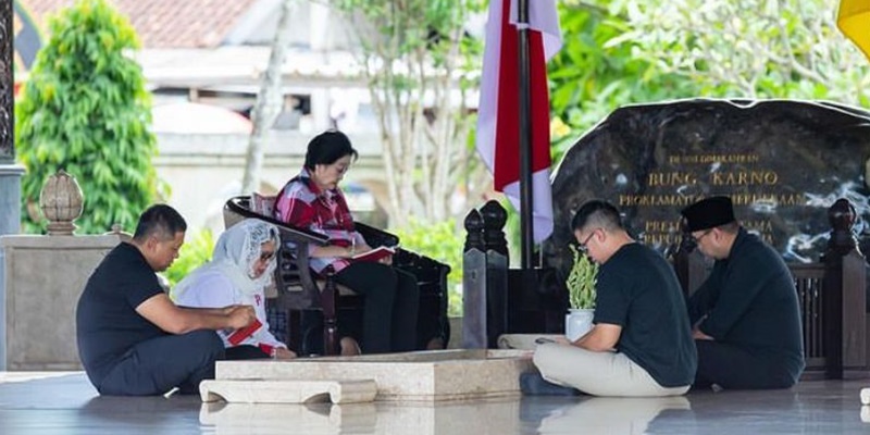 Dongkrak Spirit, Keluarga Inti Megawati Ziarah ke Makam Bung Karno