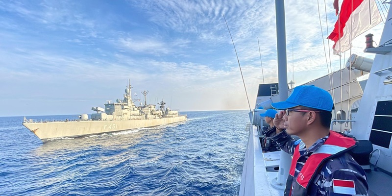 KRI Diponegoro-365 Pimpin Manuver di Laut Mediterania