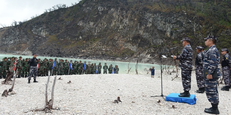 Upacara di Kawah Ratu