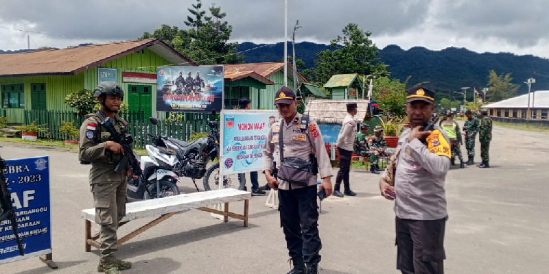 Jelang Rapat Pleno, TNI-Polri Jaga Ketat Kantor KPU Pegunungan Bintang