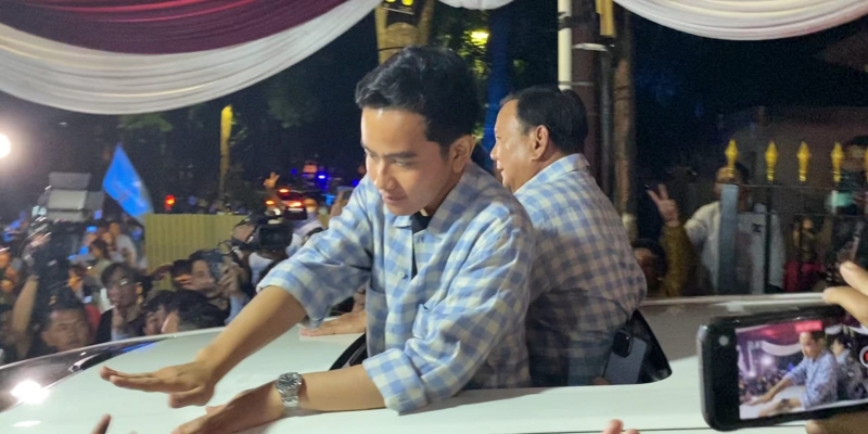 Bunyi Terompet Iringi Prabowo-Gibran Menuju Istora Senayan
