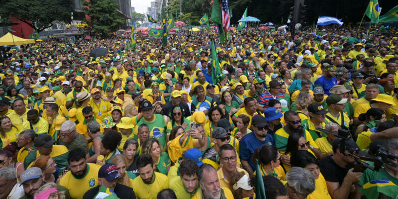 Ribuan Warga Brasil Turun ke Jalan Dukung Bolsonaro