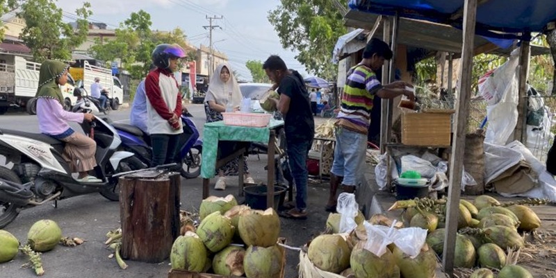 Pedagang Kelapa dan Tebu di Banda Aceh Bidik Omzet Besar Selama Ramadan