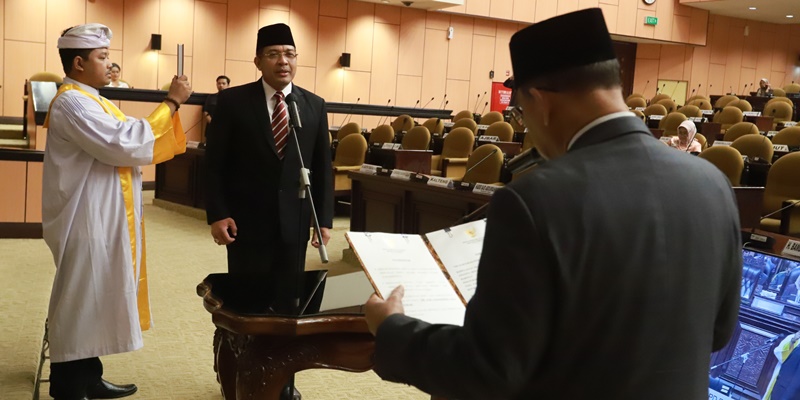 Gede Ngurah Ambara Putra Dilantik Jadi Senator Bali Gantikan Arya Wedakarna